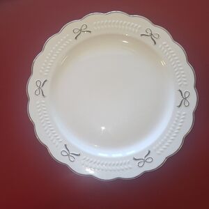 ONE Yedi White with Silver Bow and Trim Ceramic Dinner Plates NEW